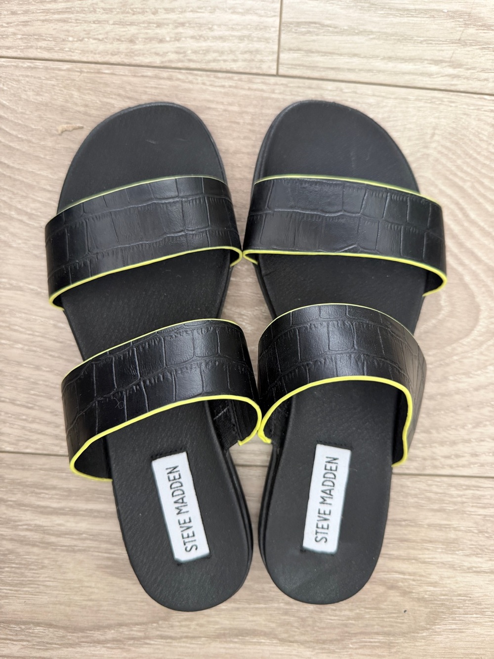 NWOT 37 Steve Madden Black Croc-Embossed Double Strap Slides with Neon Trim - Picture 4 of 5